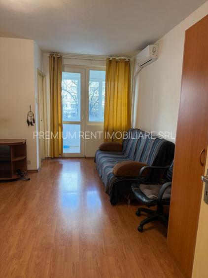Dristor, garsoniera langa metrou, 320 euro, etaj 1 - 5