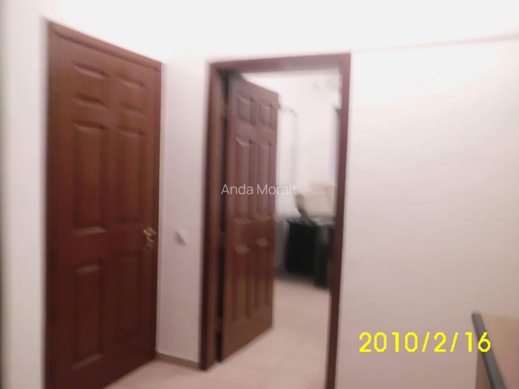 închiriez  la parterul unui imobil de birouri un apartament de 60 mp, - 6