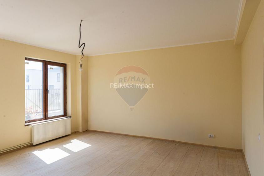 De vanzare proprietate speciala versatila | Casa + hala, teren 580mp - 12