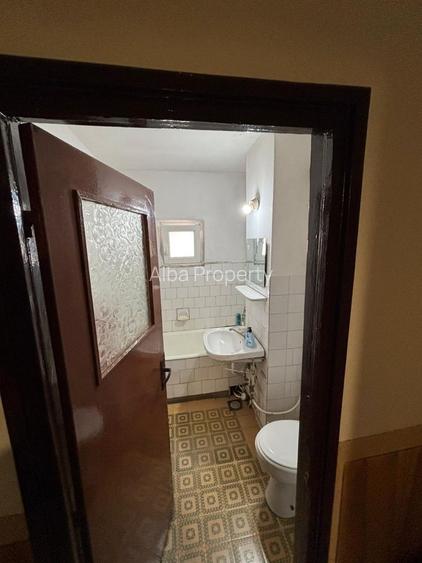 Apartament 3 camere  decomandat , zona  Cetate - 7