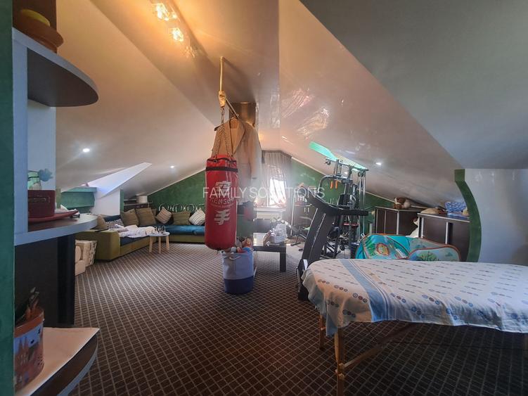 Casa individuala cu piscina. P+1+M. zona foarte buna - 15