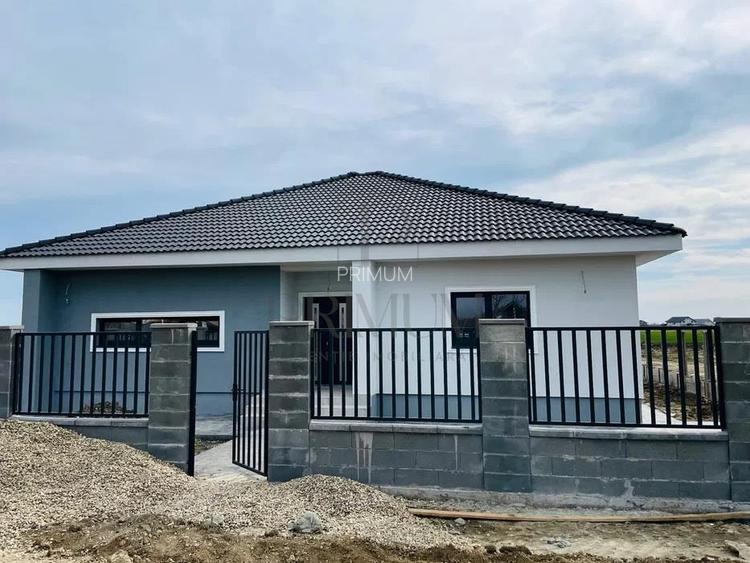 Sacalaz- toate utilitatile- strada asfaltata- dormitor cu baie si dressing - 3