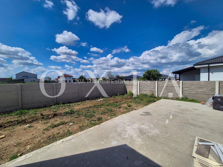 AX1030 Mosnita Noua, 1/2 Duplex Despartit Prin Camera Tehnica - 17