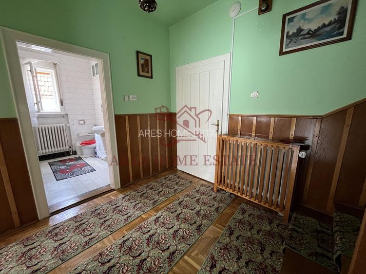 Vilă spațioasă 6 camere în centrul Lugoj – teren 471 mp, garaj - 12