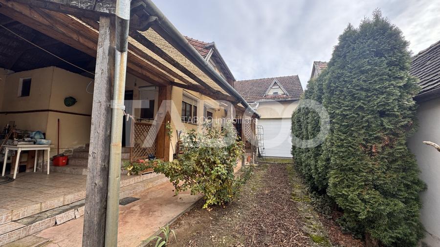 Casa de vanzare 6 camere loc de relaxare garaj teren 669 mp Cornatel - 4