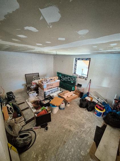 Proprietar, vând casă nouă (186mp) + casă veche și 1600mp teren - 12