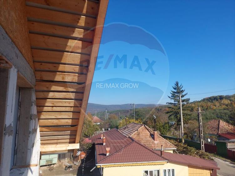 Casa la rosu de vanzare in Caiuti, Bacau - 7