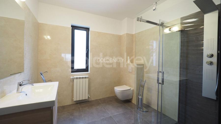 Vila cu 5 dormitoare, garaj dublu si piscina proprie - 8