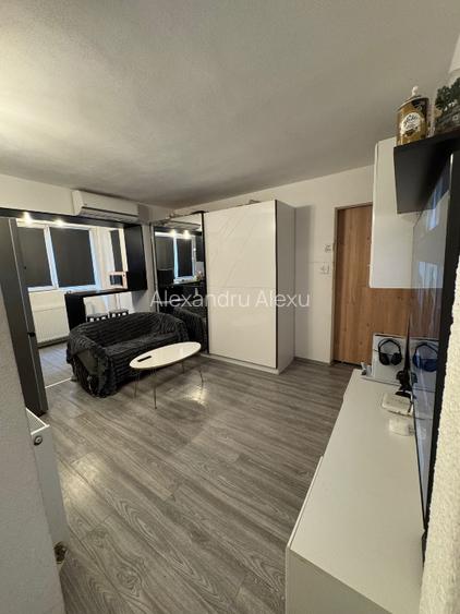Vând apartament 35mp2 61000€  - 2