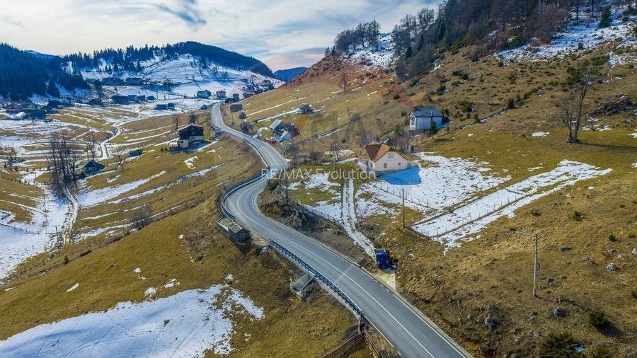 Teren intravilan CU PRIVELISTE DE POVESTE- Fundata- Romania - 11