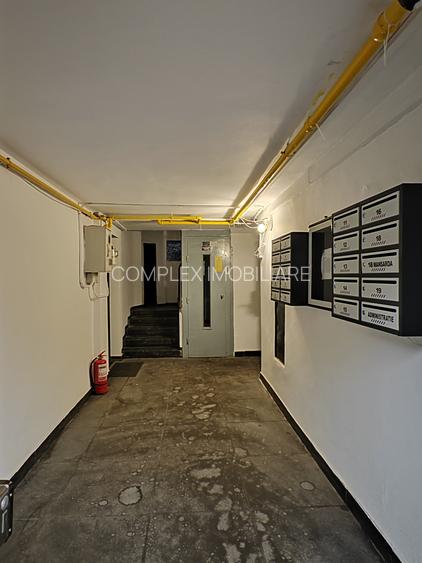 Piata Constitutiei | Poiana Florilor |  Etaj 2 din 4 la cheie | centrala proprie - 26