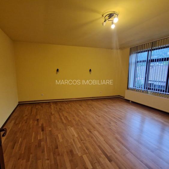 Casa cu etaj/singur in curte - 10