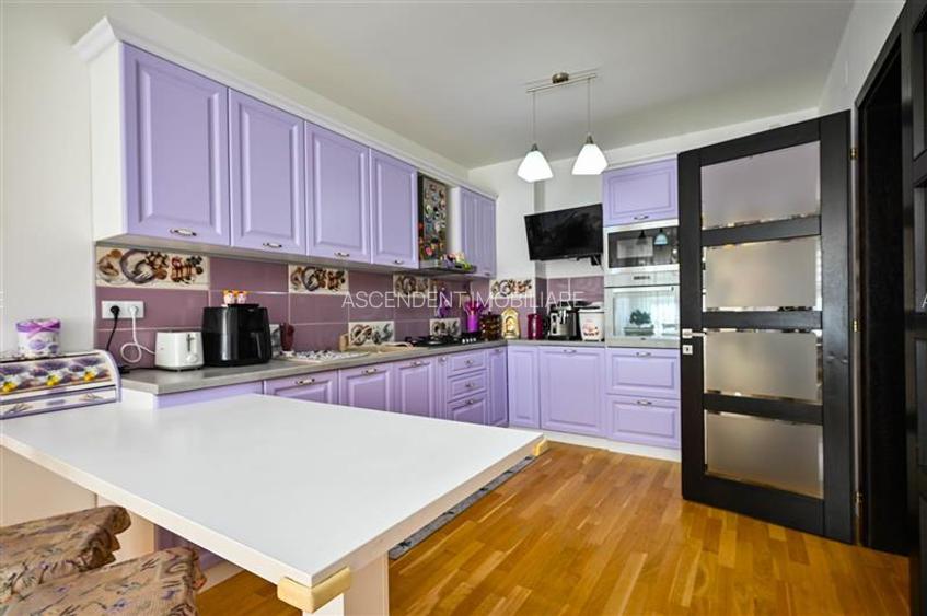 Resedinta distincta, mobilata cu rafinament, pe 1.000 mp teren, Central, Sacele, - 13