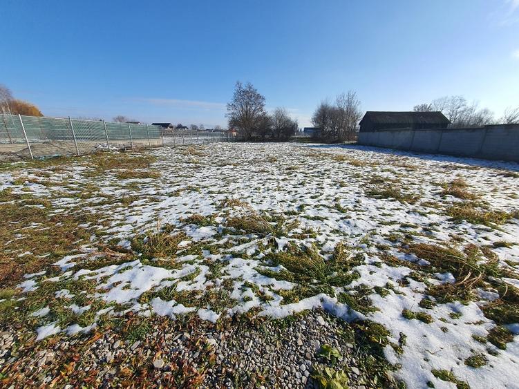 Proprietate 2950mp - Imprejmuit + Container. Podu Oltului, la strada principala - 12