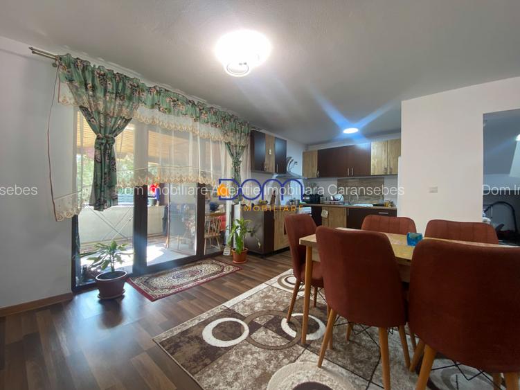 Vila spatioasa recent construita - 2