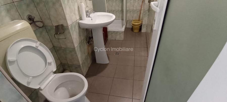 Vanzare apartament 3 cam la parter cu balcon stradal zona Parc Sebastian sect 5 - 9