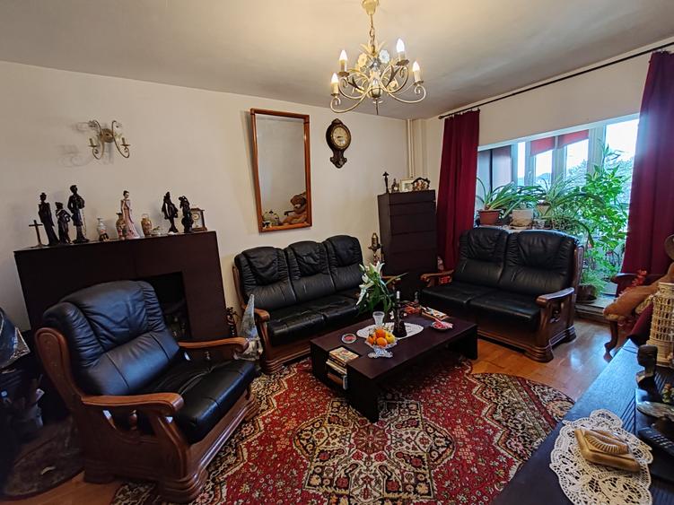 Apartament 3 camere zona Centrul Civic