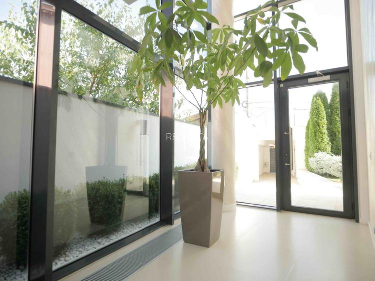 VILA DEOSEBITA CU PISCINA si GARAJ - 16