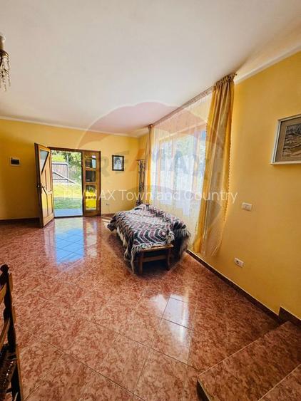 Casă / Vilă cu 5 camere de vânzare - 2