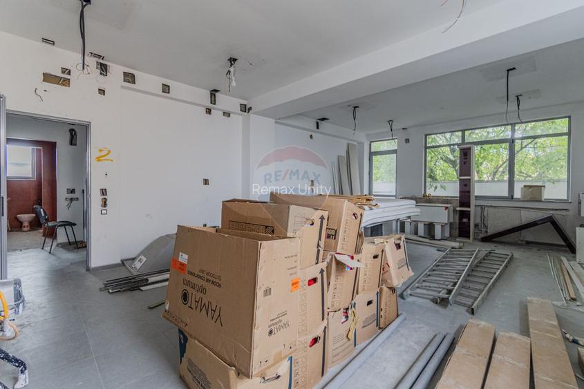 Cladire de 902 mp utili de vânzare, zona Grivitei - DN 13, COMISION 0 - 28