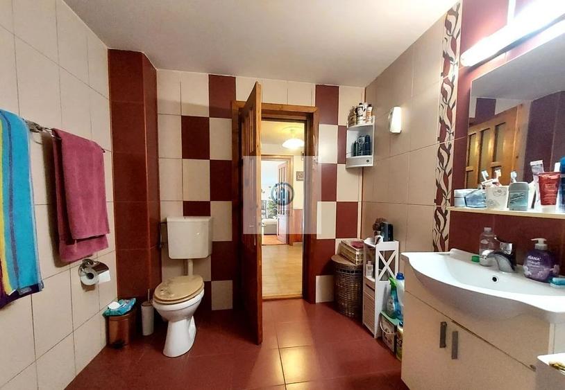 Vila Impresionanta în Deva–Construcție Solida 3 garaje inclus elevator