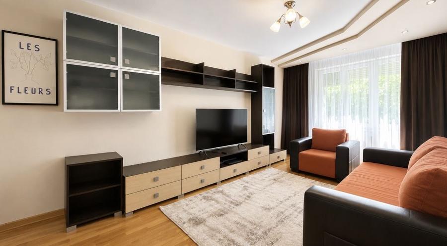Apartament cu 3 camere de închiriat, Rogerius, etaj 1