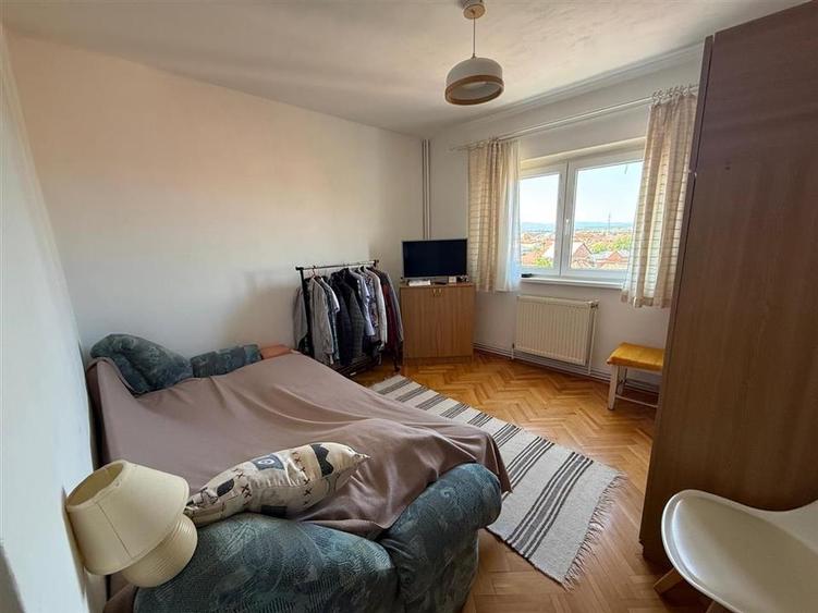 Apartament cu 3 camere 2 bai si balcon in Terezian