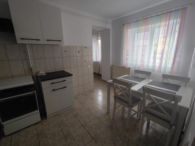 Casă spațioasă cu 3 camere, 2 băi și curte generoasă – Zona Coiciu