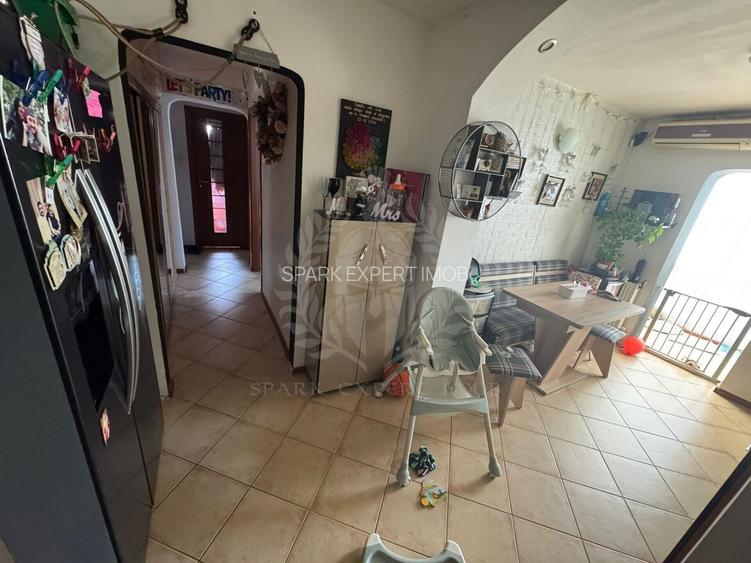 //3 CAMERE//REPUBLICII NORD// - 5