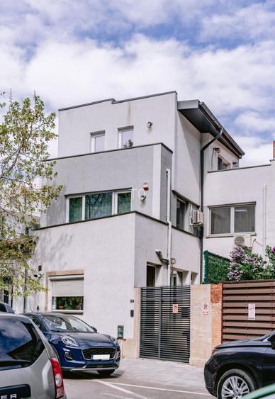 CASA DEOSEBITA IN ZONA REZIDENTIALA - PLANTELOR - MANTULEASA - ARMENEASCA - 2