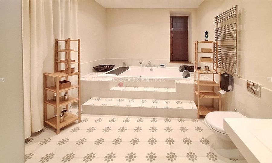 Casa saseasca cu teren generos - 10