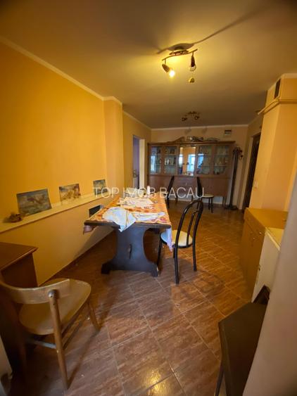 2 DECOMANDATE spatios, etajul 2, bloc 1985, centrala, Stefan cel Mare - 2