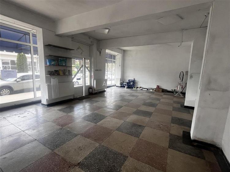 Spatiu comercial de 120 mp in Plopeni, zona cu vad . - 9