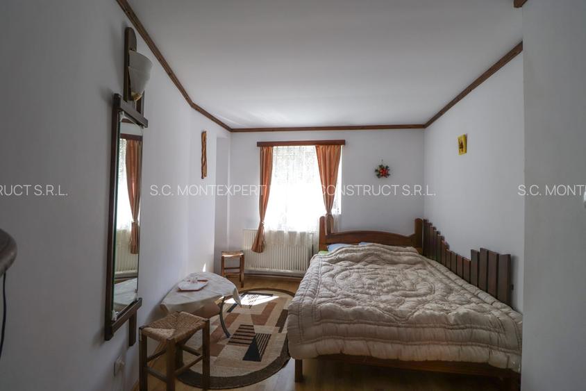 Apartament 4 camere de vânzare în Sinaia, zona Izvor – parter, curte - 3