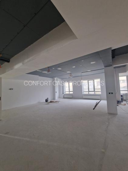 Spatiu comercial/birouri - Sos. Oltenitei - 195 mp -bloc nou - centrala termica - 2