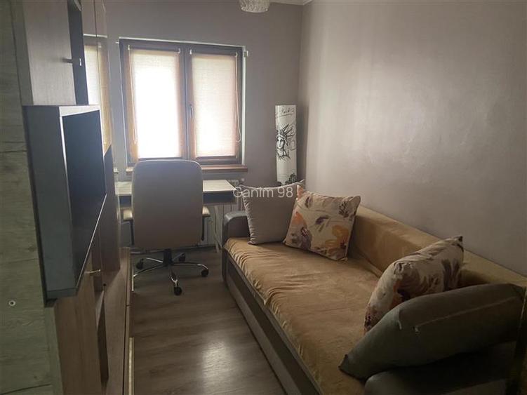 Apartament 4 camere , zona Piata Moldovei -Scoala nr 2 , decomandat 80 mp , imbu - 2