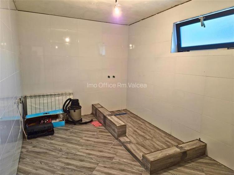 CASA PE PARTER IN BUJORENI - LINISTE, CURTE SI VEDERE SPRE VF. COZIA - 9