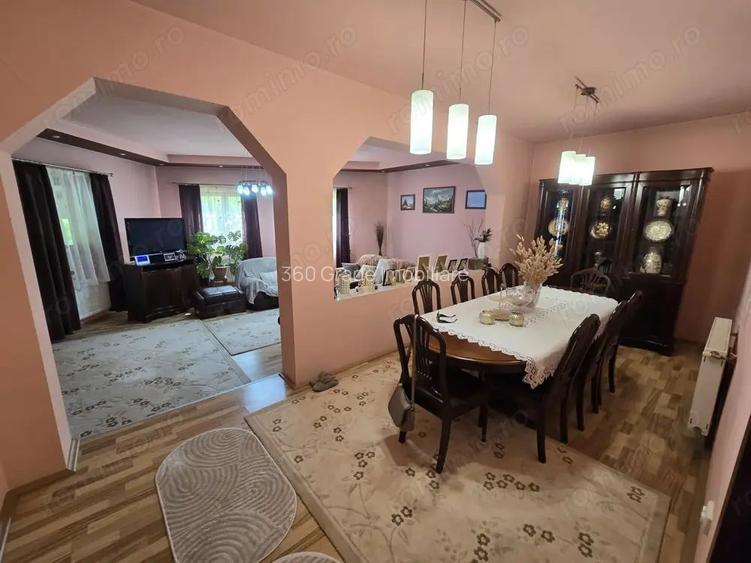 Casă Individuală cu 8 Camere și 4 Băi de Vânzare în Ciarda Roșie - 375 - 4