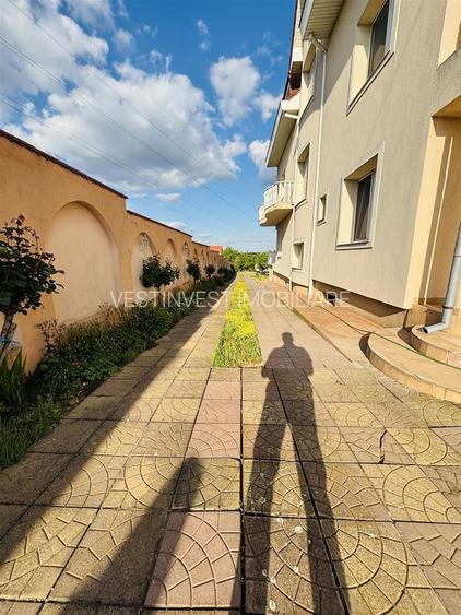 VILA CU 14 CAMERE SI 3405 MP TEREN IN SANMARTIN - 2