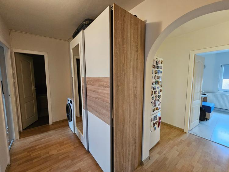 Apartament 3 camere, dec, 2 băi, 2 balcoane, et. 3 din 4, zona Șagului-Steaua