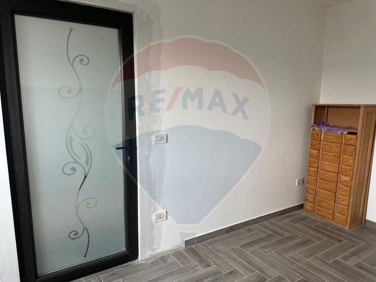 Apartament cu 2 camere de vânzare Savinesti