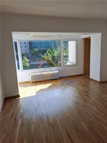 4 camere premium_Unirii_Vedere Biblioteca Națională_Centrală prop