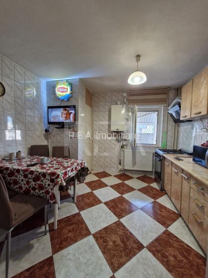 4 Camere | Centrala Proprie | Zona Vitan Mall - Mihai  Bravu - 4