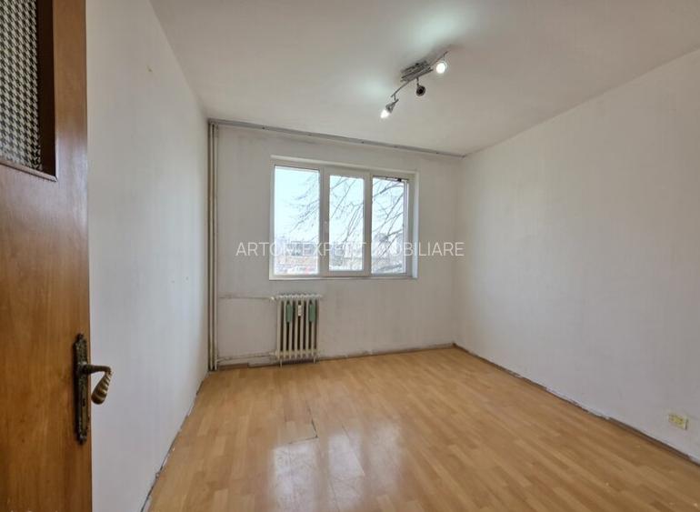 Titan/str.Codrii Neamtului,loc de parcare si boxa la subsol - 2