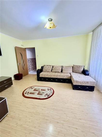 Apartament 3 camere semidecomandat Năvodari - 2