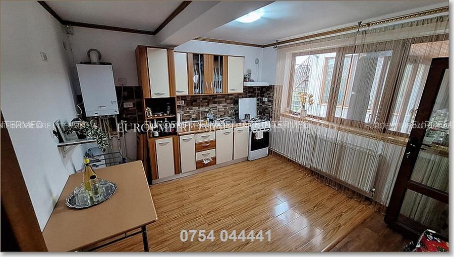 Vila+casa de vanzare zona Km 5 - 3