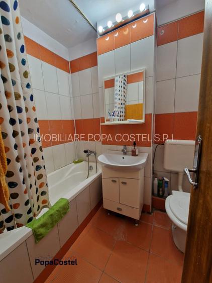 Piata Ramnicu Sarat - 3 camere decomandatE, 64 mp, balcon, etaj 5/10, metrou - 6