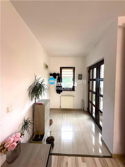 Vila 5 cam, garaj, 560 teren, str Noua Horpaz - 12