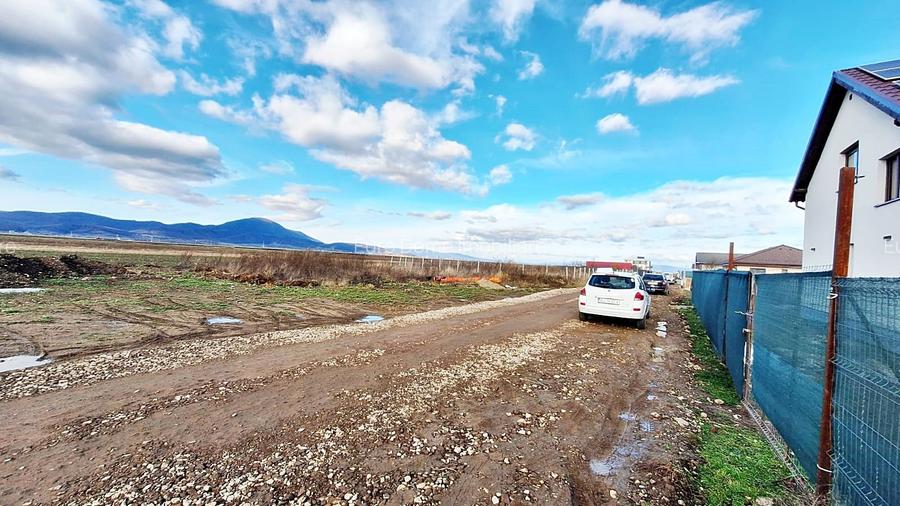 Vând teren comuna Cristian jud Brașov 714 metri patrați preț 78.000 E - 10