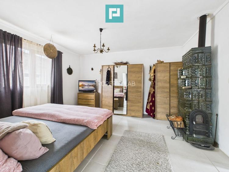 Casă renovată în localitatea Comănești, Arad - 5